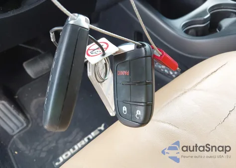 2015 Dodge Journey Sxt z USA, uszkodzony, nr VIN 3C4PDCBG8FT610979